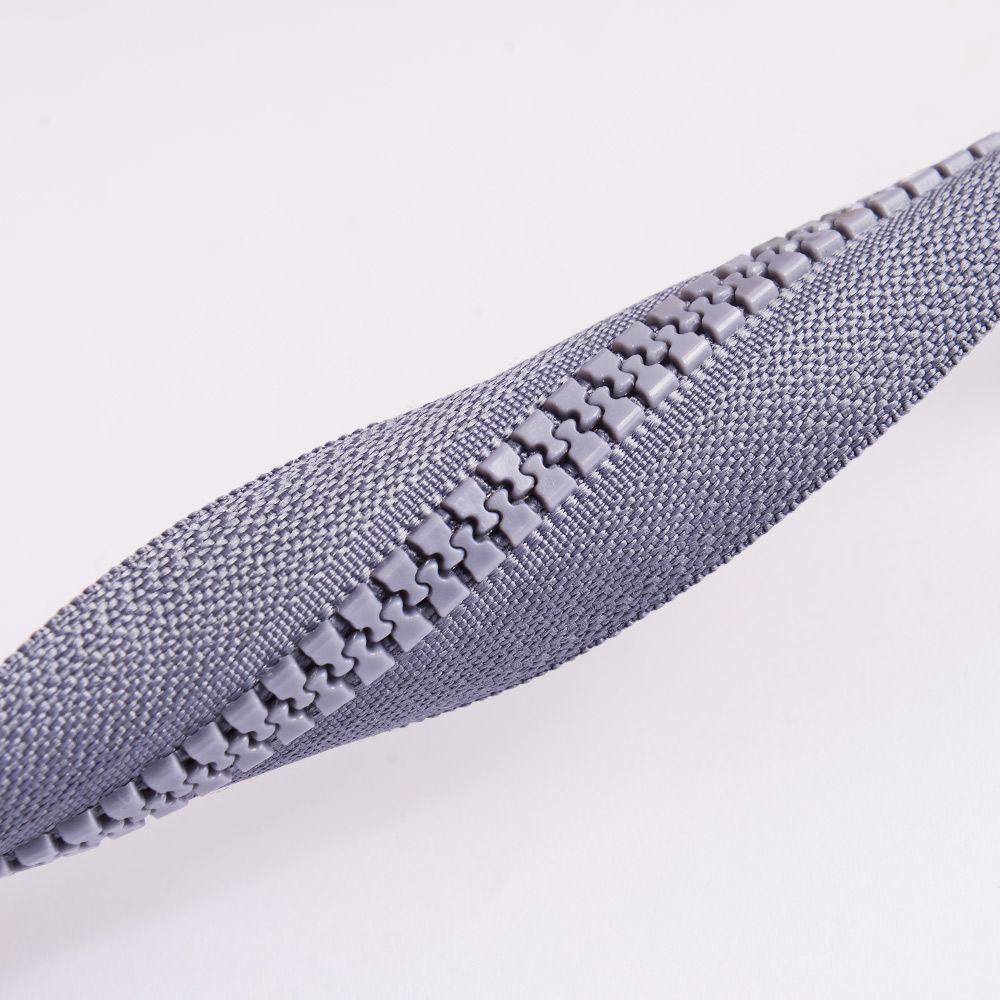0237-600- #5 Plastic Zipper Long Chain